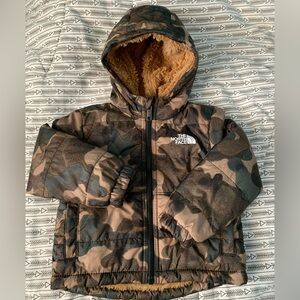 2T The North Face Reversible Camouflage Hooded Jacket